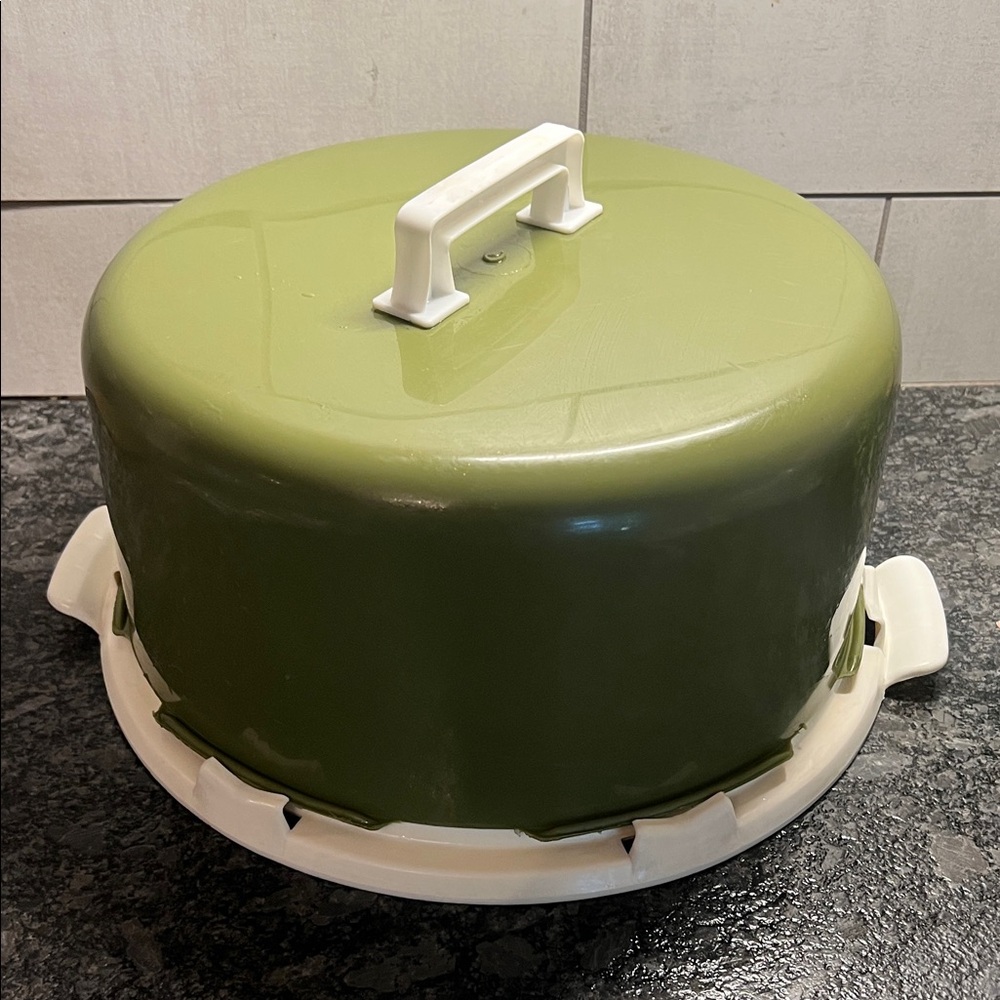 Vintage Green Cake Carrier with White Handle. 11x5.5. Exc condition